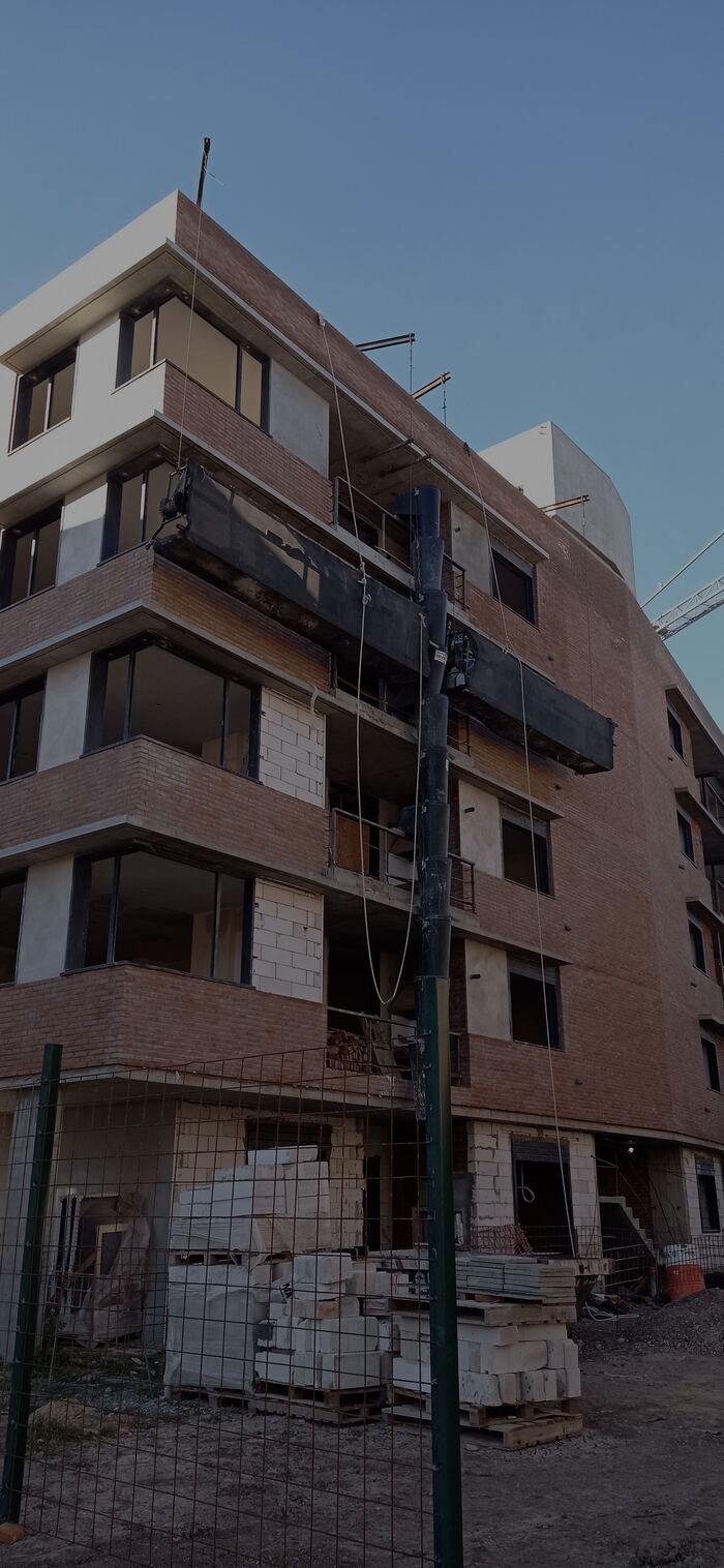 Estructura en ladrillo visto de casa en construcción, barrio cerrado Rosario
